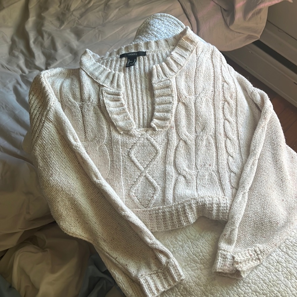 ❤️3/$18 Forever 21 Cropped Cream Sweater